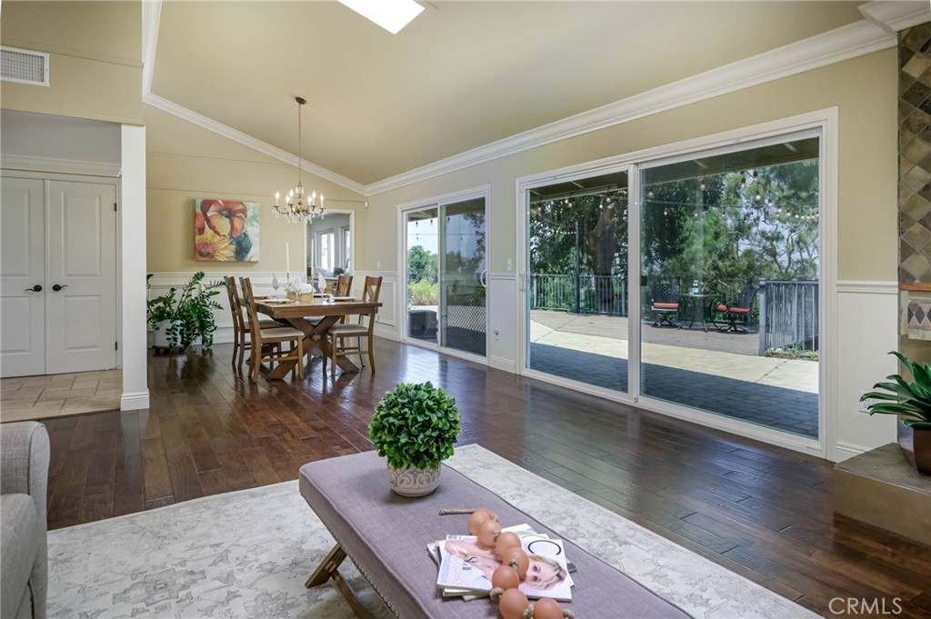 6587 E VIA ARBOLES