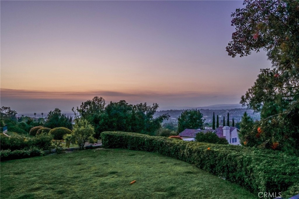 6587 E VIA ARBOLES