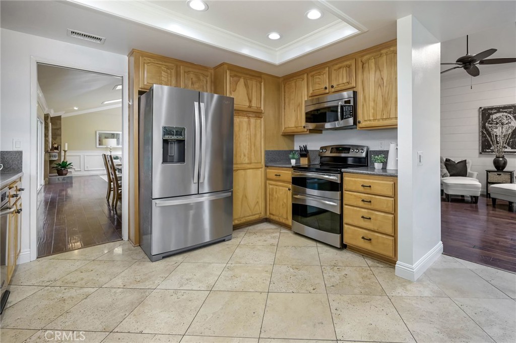 6587 E VIA ARBOLES