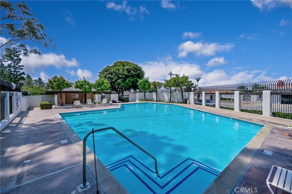 6587 E VIA ARBOLES