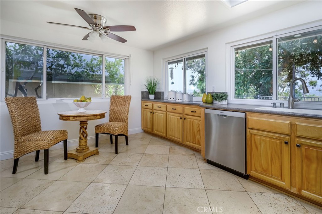 6587 E VIA ARBOLES