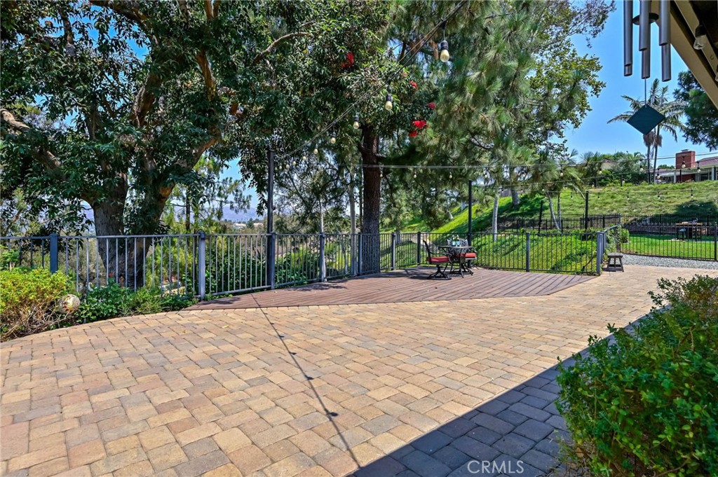 6587 E VIA ARBOLES