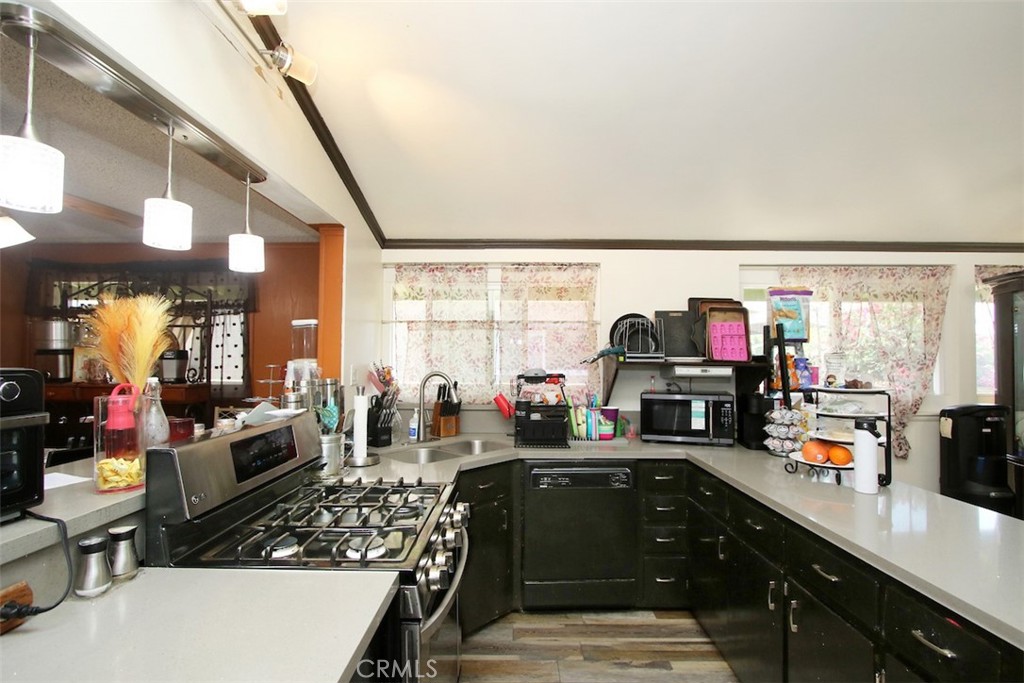 14422 VALLEY VIEW Avenue