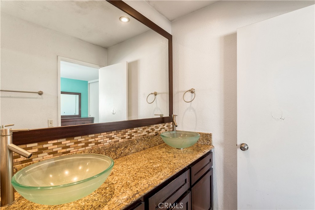 2707 S Del Norte Avenue