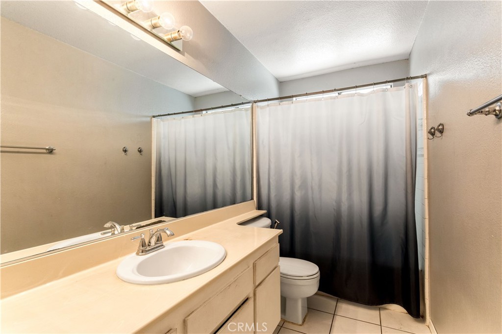 2707 S Del Norte Avenue