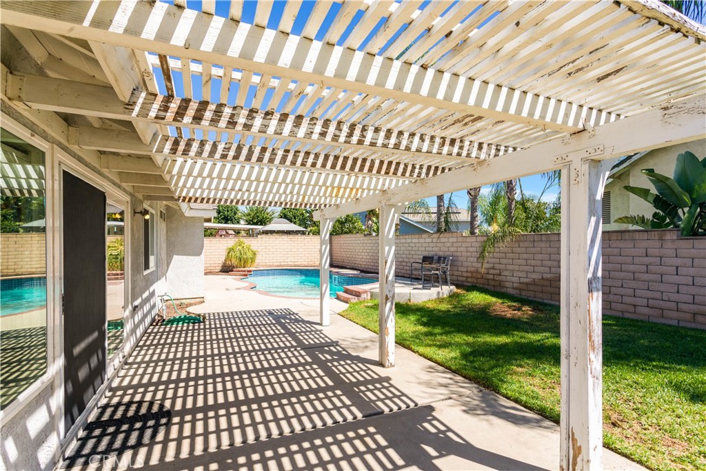 2707 S Del Norte Avenue