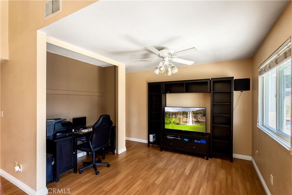 2707 S Del Norte Avenue