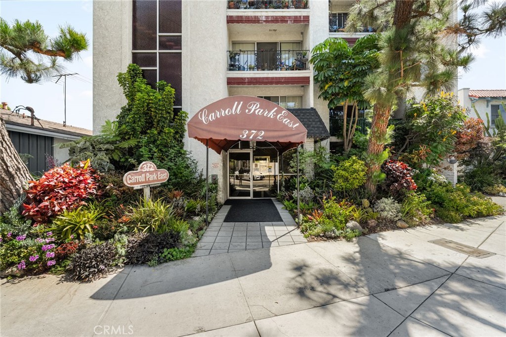 372 Carroll Park E 305