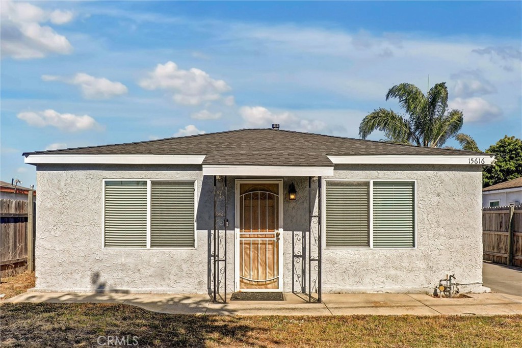 15616 Sombra Avenue