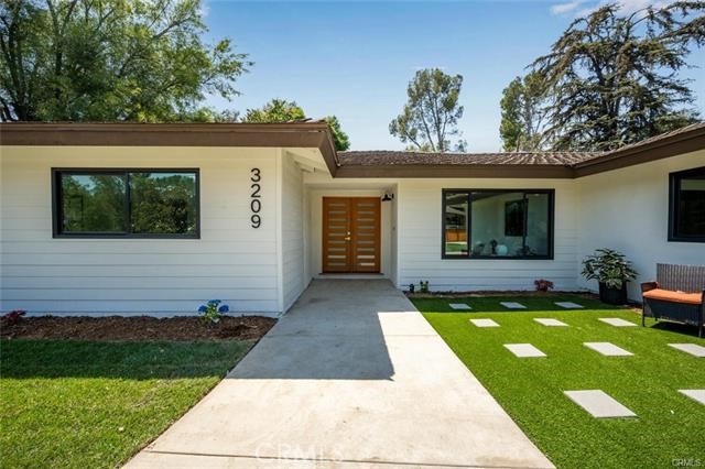 3209 Lakeknoll Drive