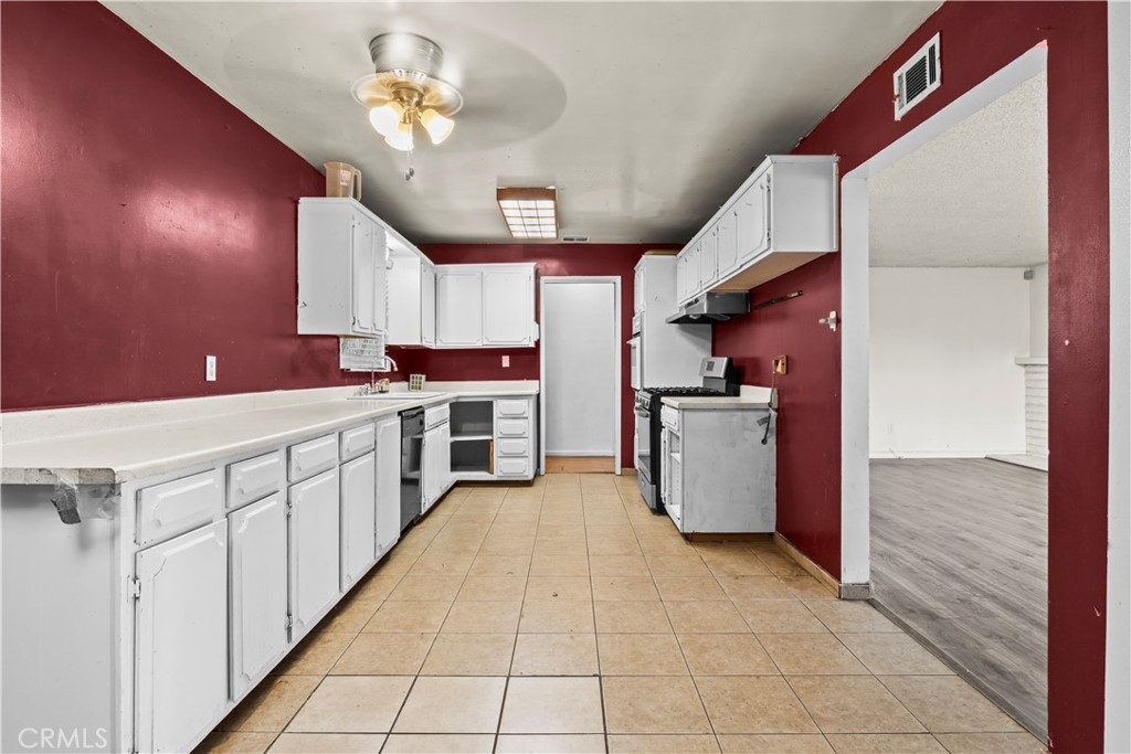 11140 Montlake Drive