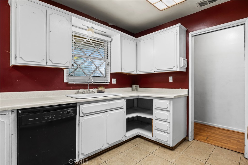 11140 Montlake Drive