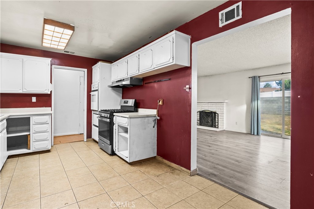 11140 Montlake Drive