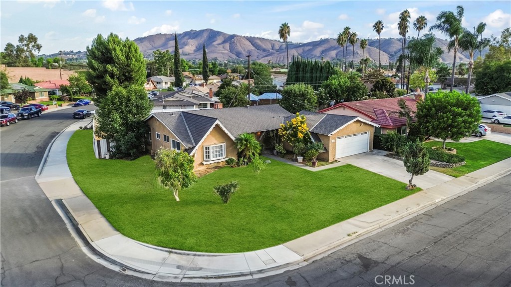 11140 Montlake Drive