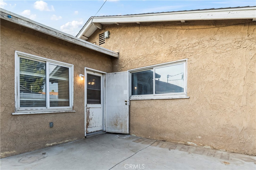 11140 Montlake Drive