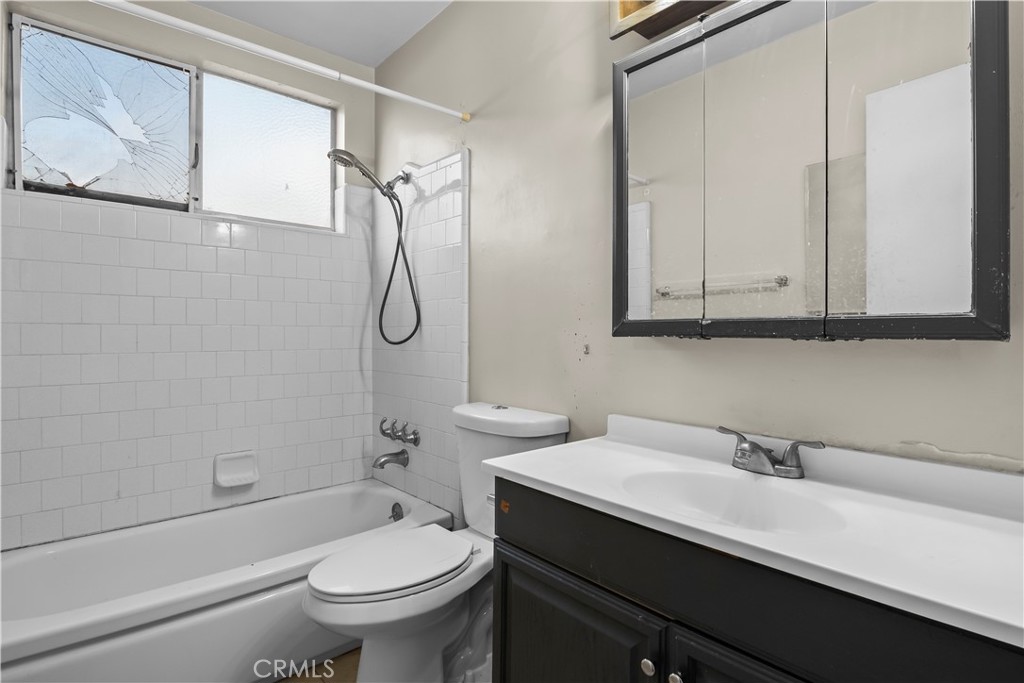 11140 Montlake Drive