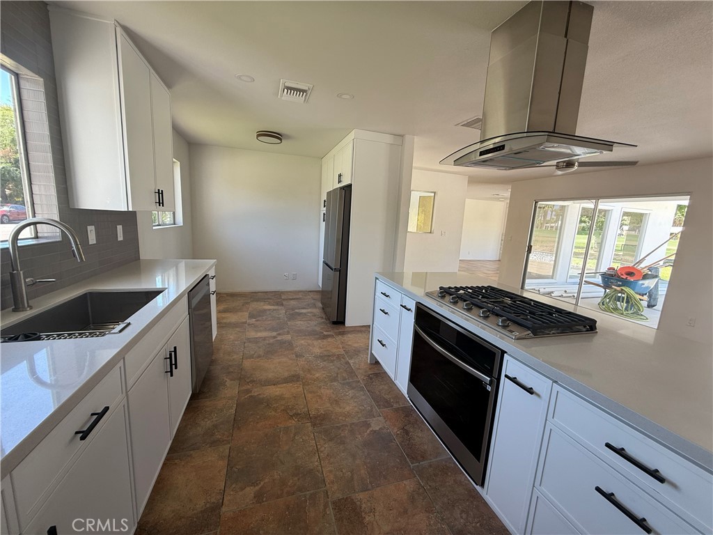 2217 S Bobolink Lane