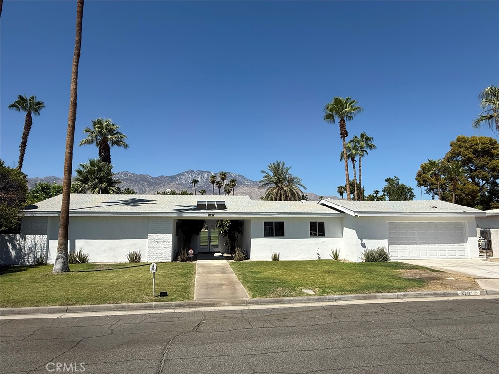 2217 S Bobolink Lane