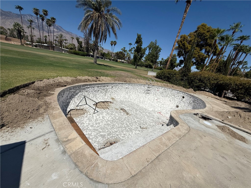 2217 S Bobolink Lane