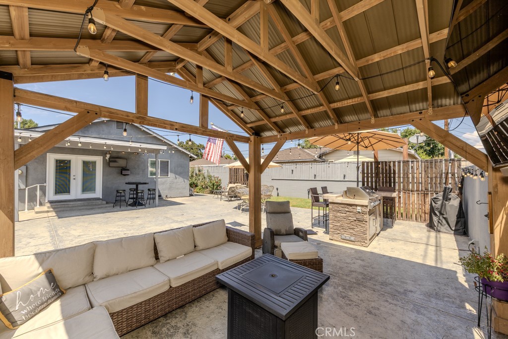 338 N Lyall Avenue