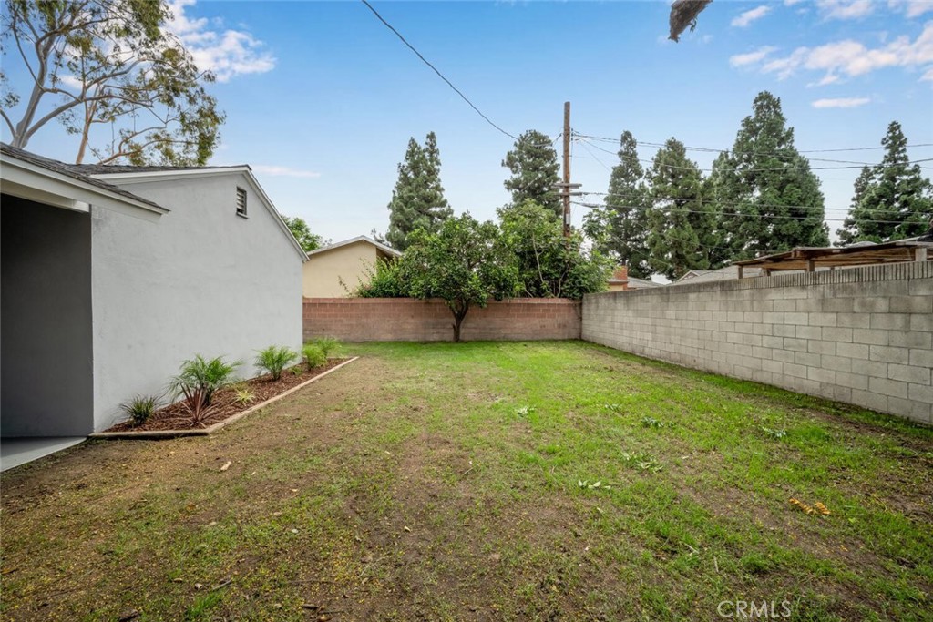 5744 Castana Avenue
