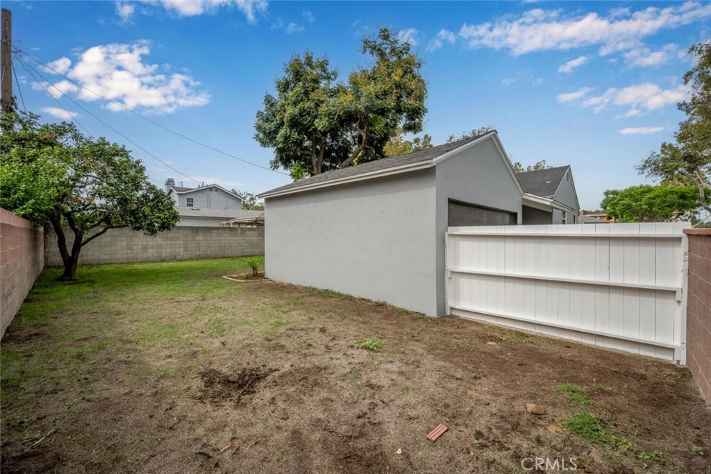 5744 Castana Avenue