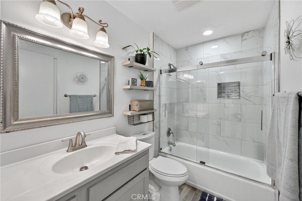 1501 S Raitt Street 115