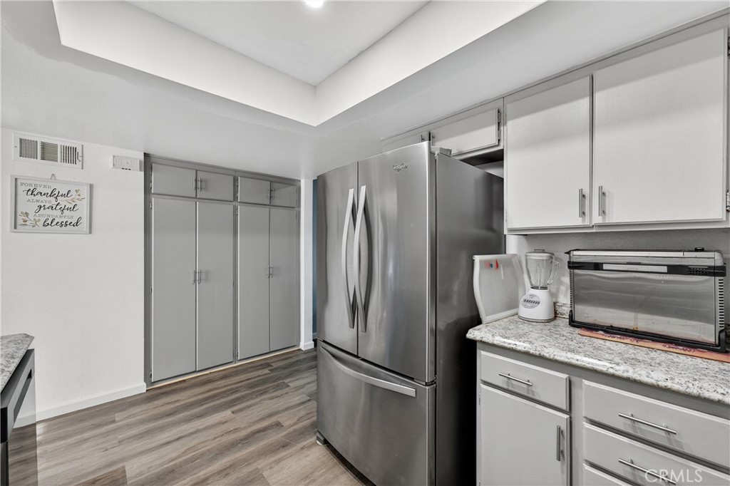 1501 S Raitt Street 115