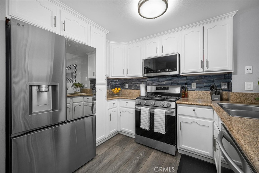 1211 E Carson Street 25