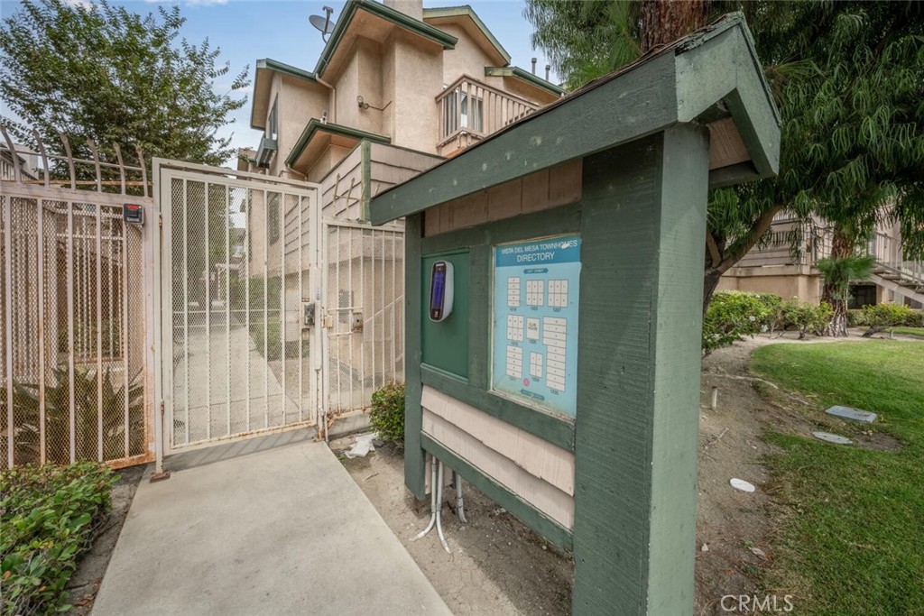 1211 E Carson Street 25