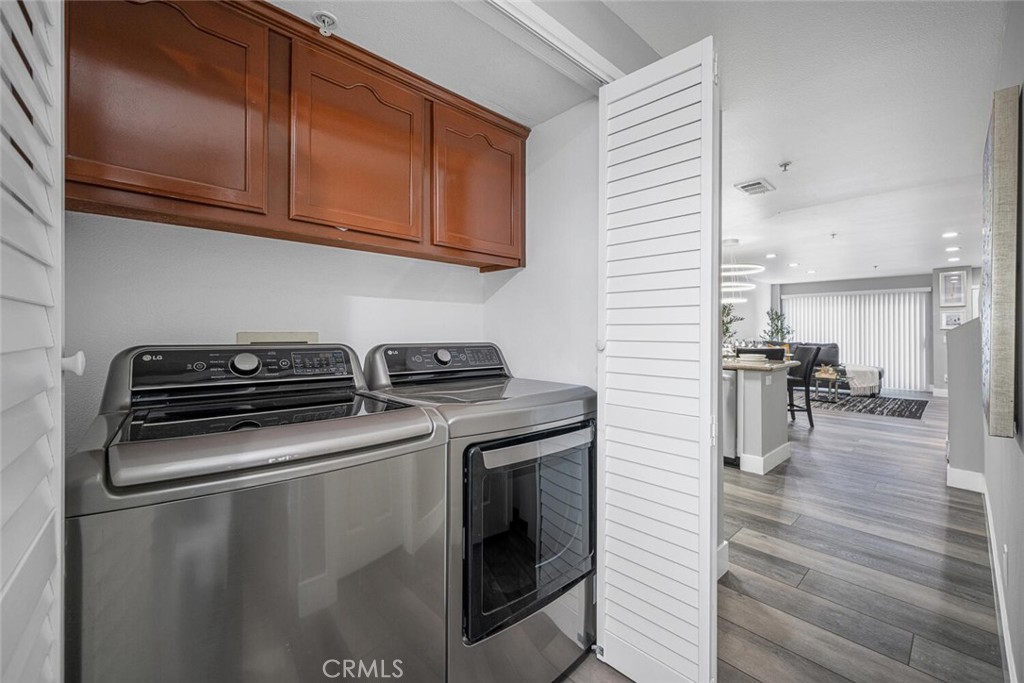 1211 E Carson Street 25