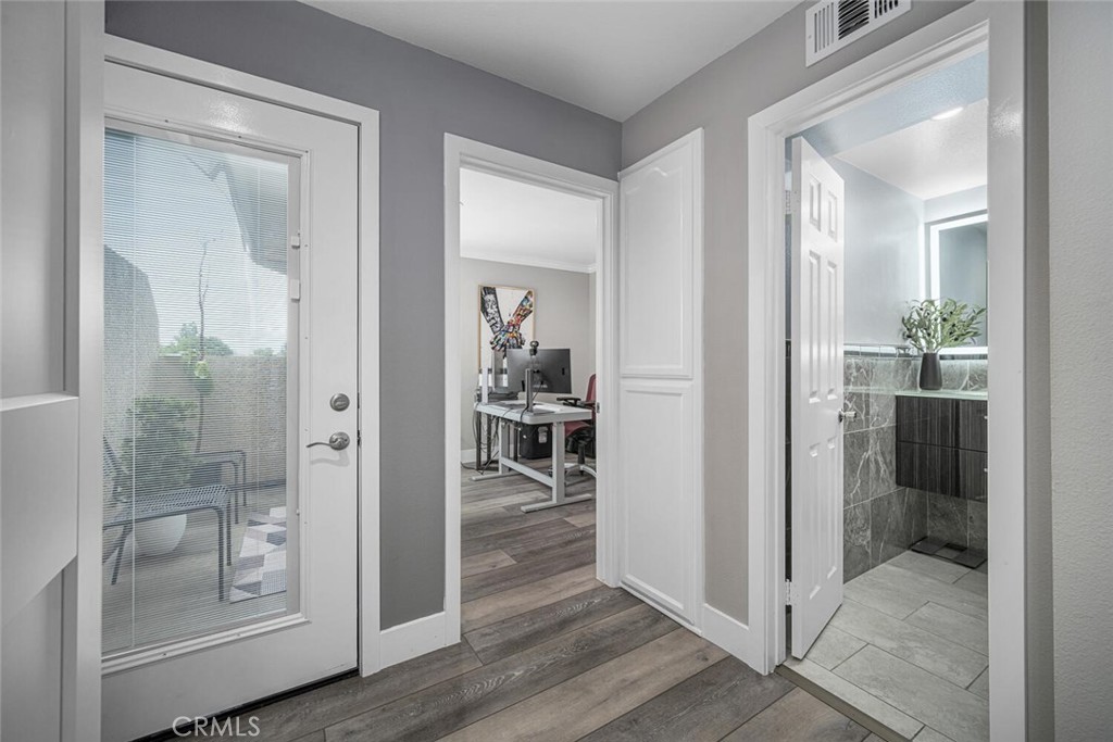 1211 E Carson Street 25