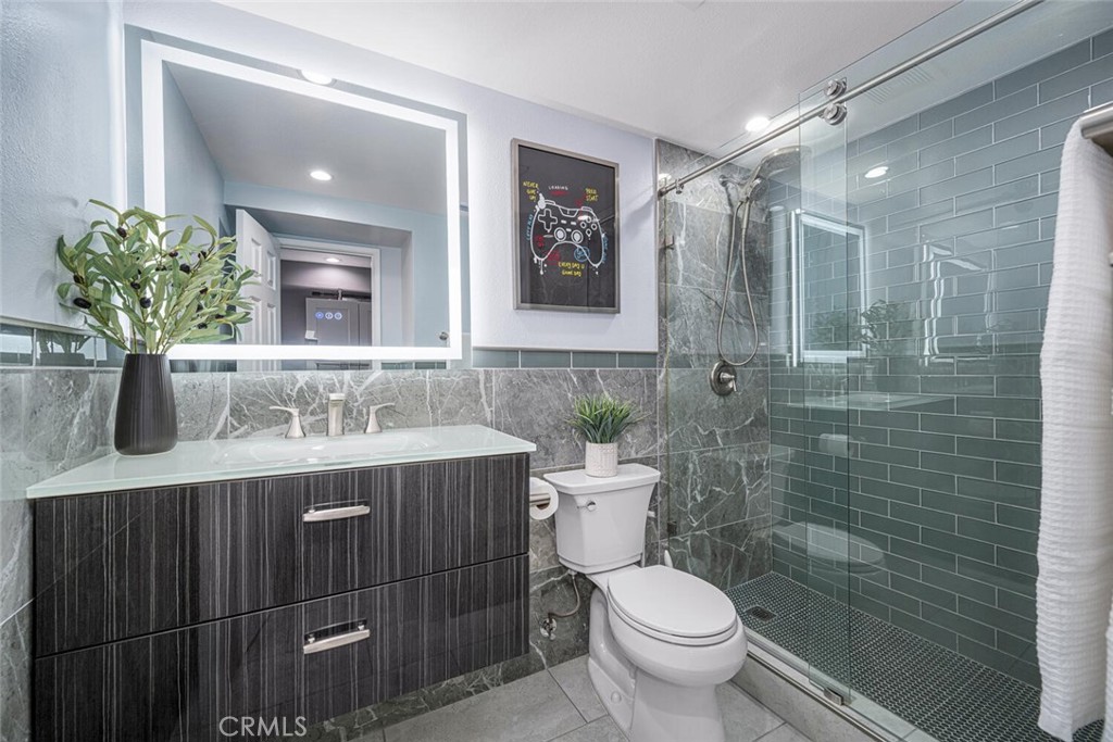 1211 E Carson Street 25