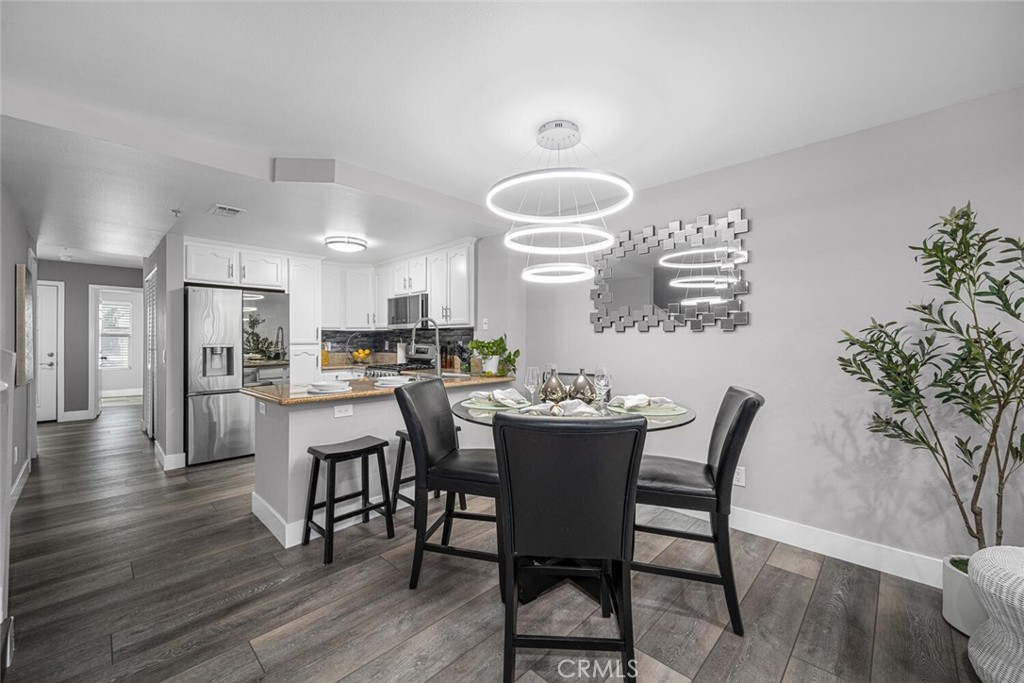 1211 E Carson Street 25