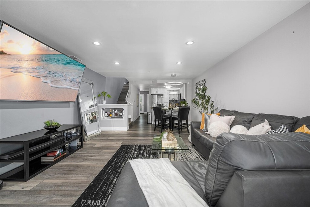 1211 E Carson Street 25