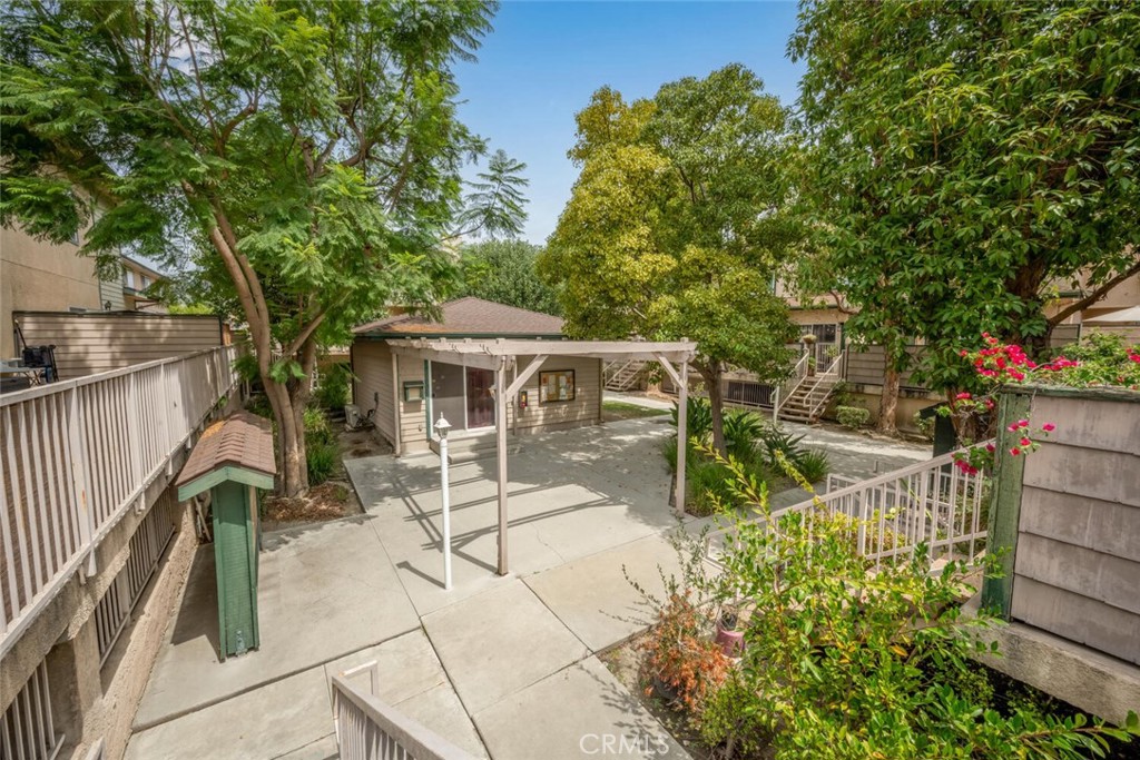 1211 E Carson Street 25