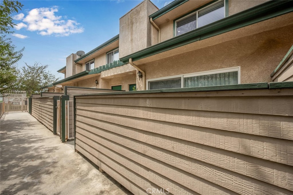 1211 E Carson Street 25