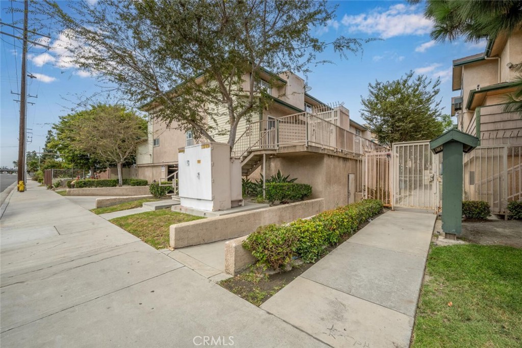 1211 E Carson Street 25