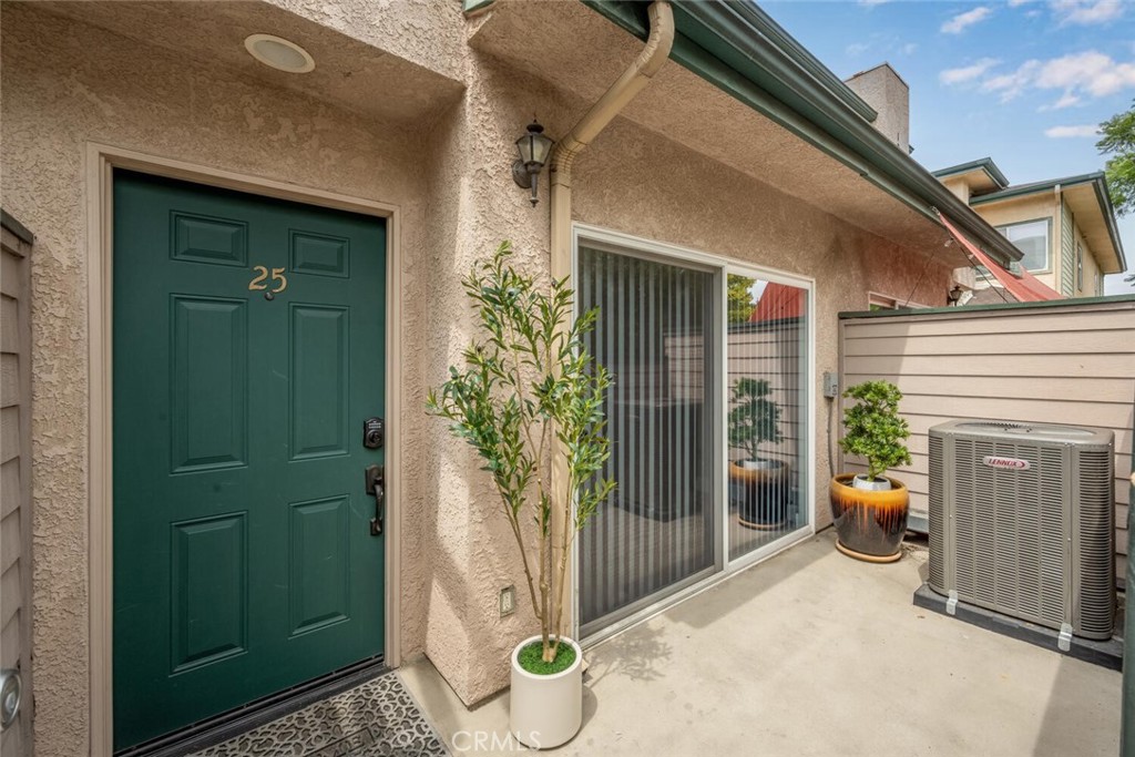 1211 E Carson Street 25