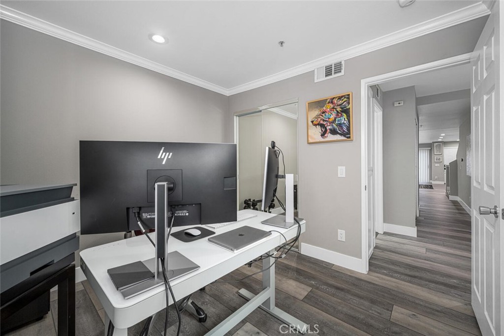 1211 E Carson Street 25