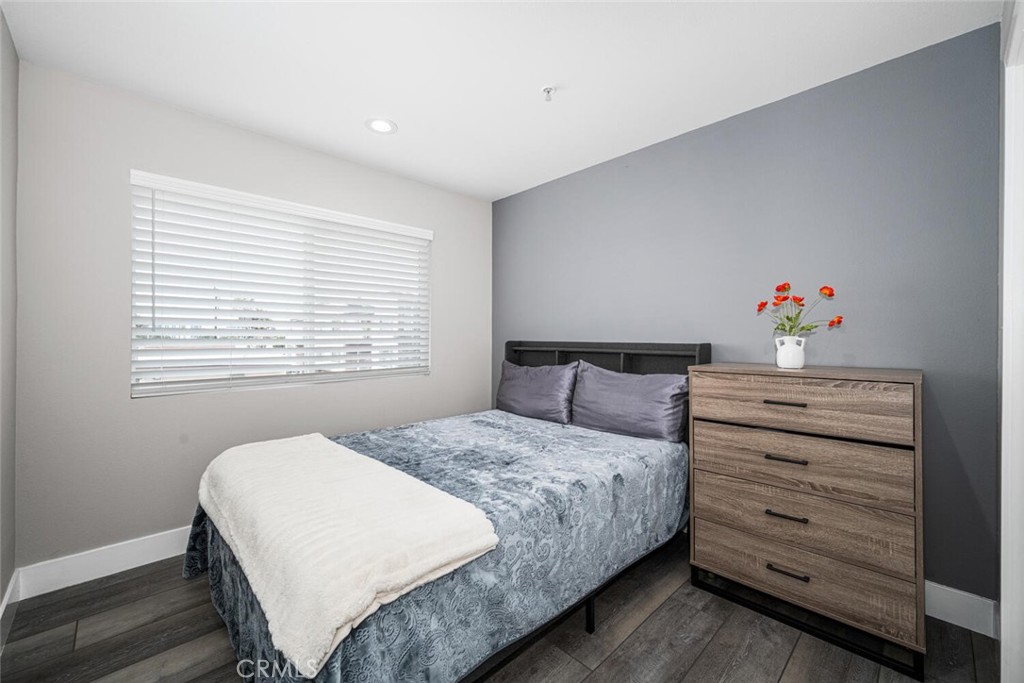 1211 E Carson Street 25