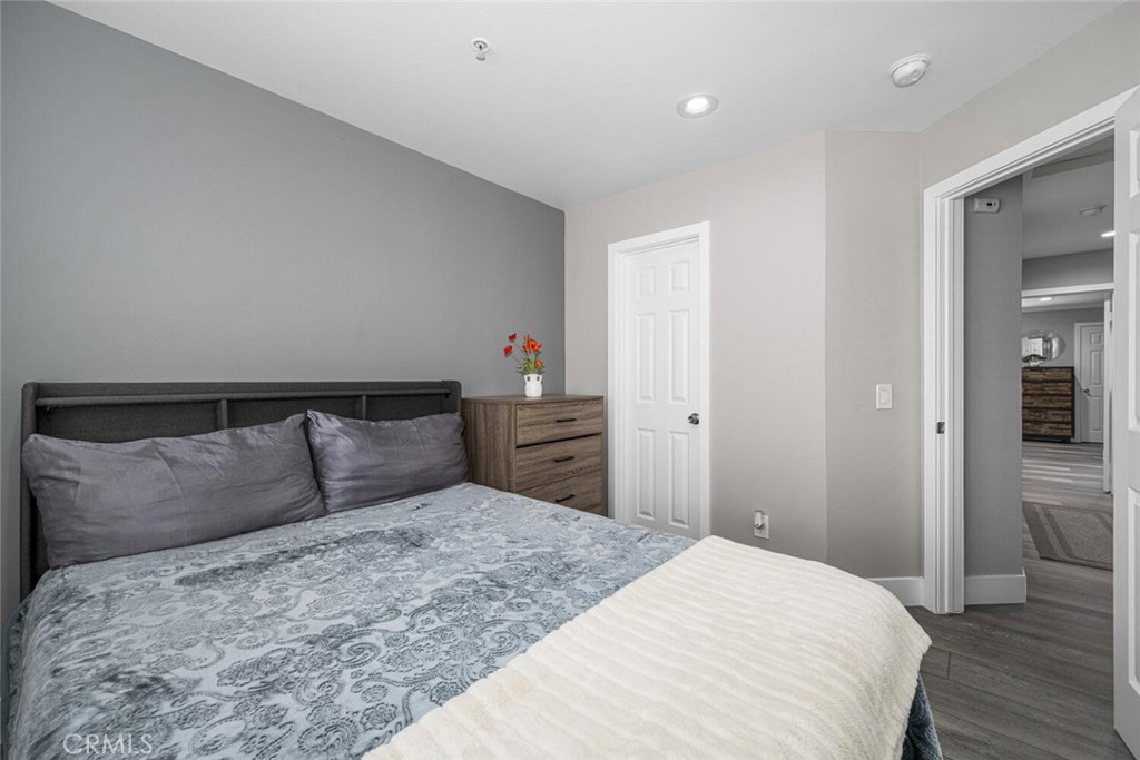 1211 E Carson Street 25
