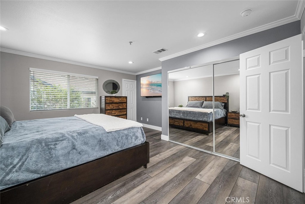 1211 E Carson Street 25