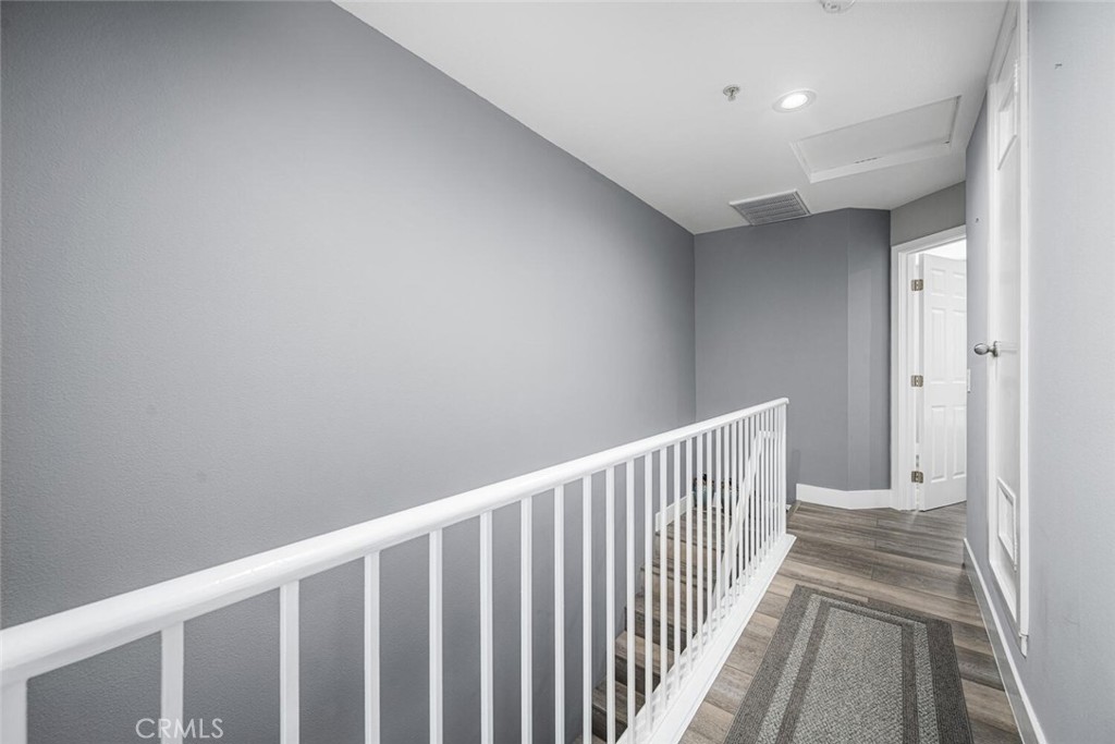 1211 E Carson Street 25