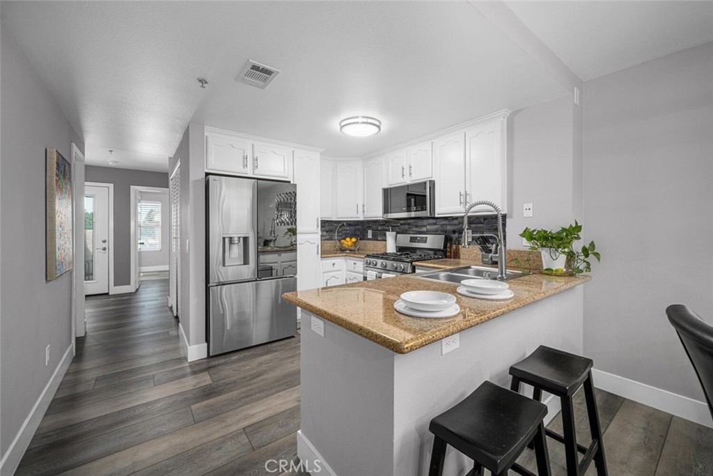 1211 E Carson Street 25