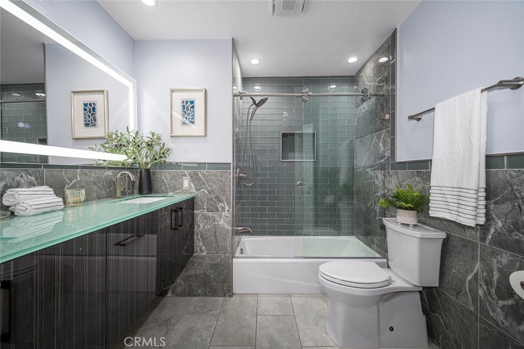 1211 E Carson Street 25
