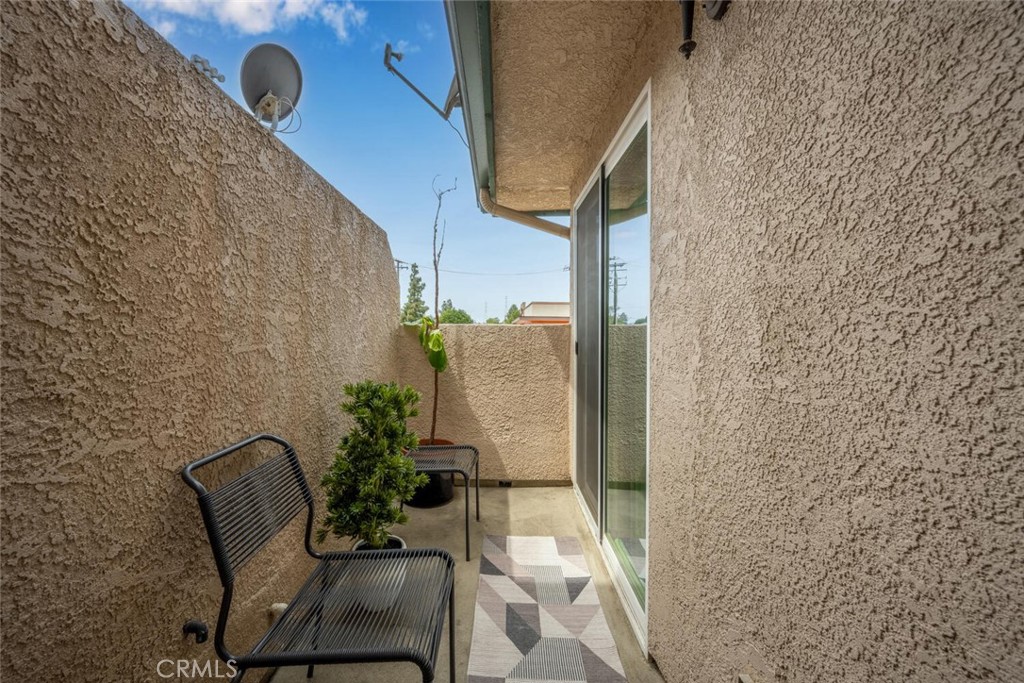 1211 E Carson Street 25