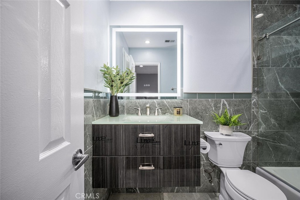 1211 E Carson Street 25