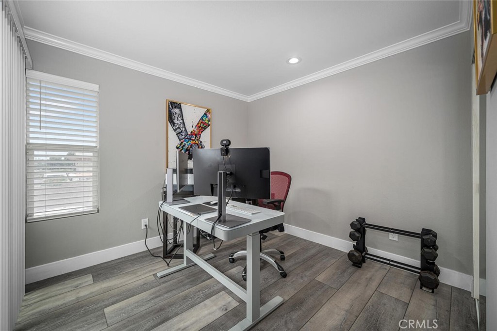 1211 E Carson Street 25