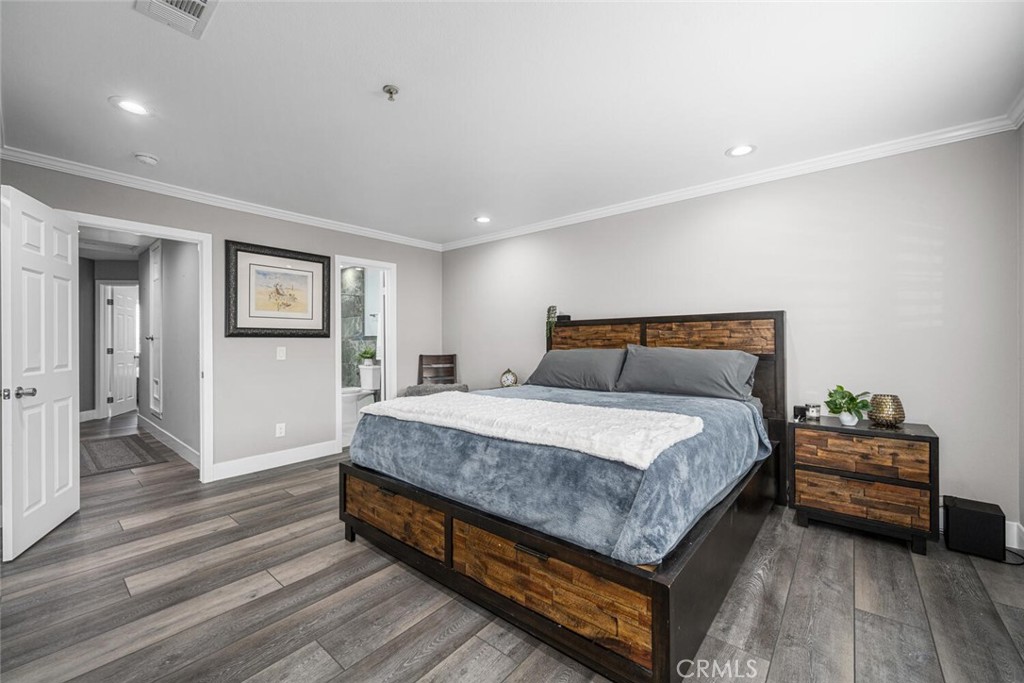 1211 E Carson Street 25